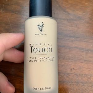 Younique foundation velour